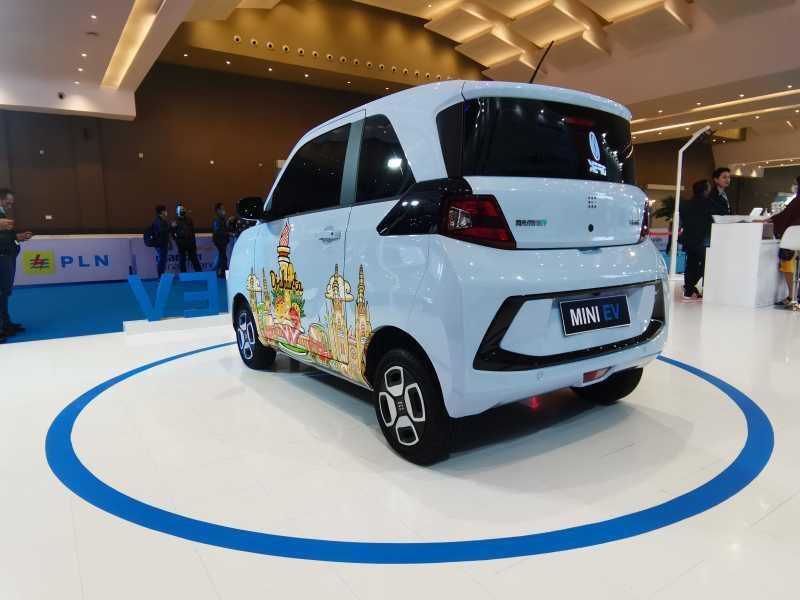 VIDEO: Apa Sih Bedanya DFSK Mini EV dengan Mobil Listrik Lain?