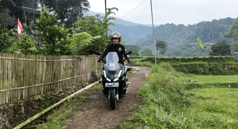 Ajak New Honda ADV 160 ke Kaki Gunung Salak, Suspensinya kok Gini?