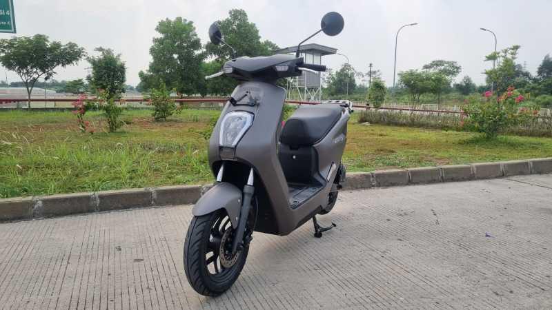 Honda EM1 e: Cuma Bisa Lari 45 Km/Jam, Apa Alasannya?