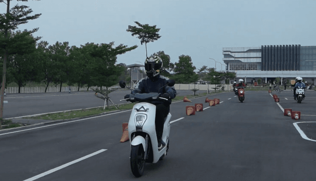 Alasan Pengendara Motor Listrik Harus Belajar Safety Riding