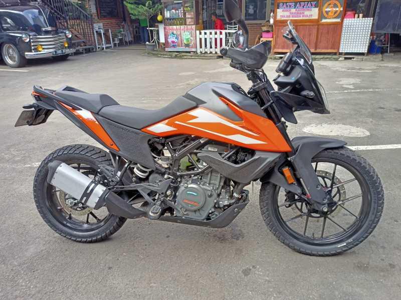 Kencan Singkat dengan KTM 250 Adventure: Handling Ringan, Tenaga Besar