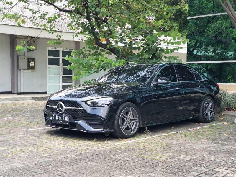 Review Mercedes-Benz C300 AMG, Canggih, Kencang, Irit BBM