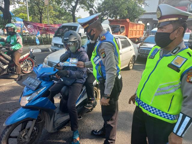 Dapat Surat Teguran, Rider Pakai Sandal Jepit di Depok Kena Mental