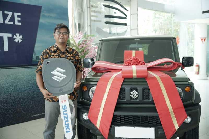 Serah Terima Jimny untuk Pemenang Test Drive Mobil Suzuki