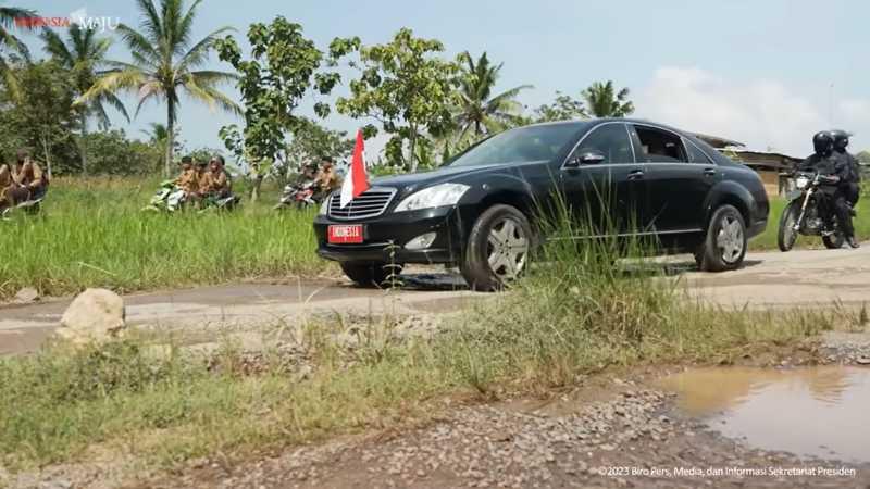 Mengenal Mobil Kepresidenan Jokowi yang Tak Bisa Lewati Jalan di Lampung