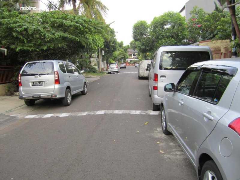 Pemilik Mobil Wajib Punya Garasi, Wacana Lama yang Gak Dianggap Warga