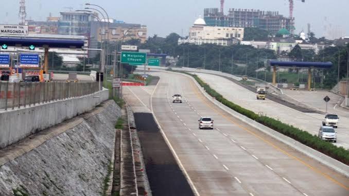 Ketahui 4 Cara Aman Nyetir Mobil di Jalan Tol