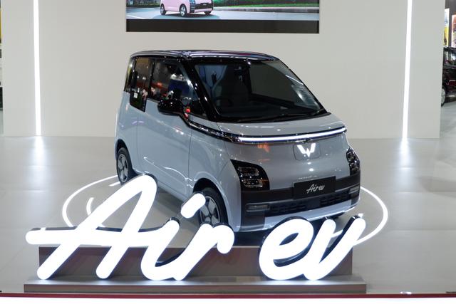 Wuling Pamerkan Jajaran Mobil Barunya di Jakarta Fair 2023 