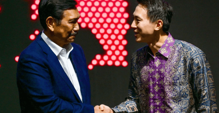 Lobi-lobi Lord Luhut yang Bikin CEO TikTok Melunak