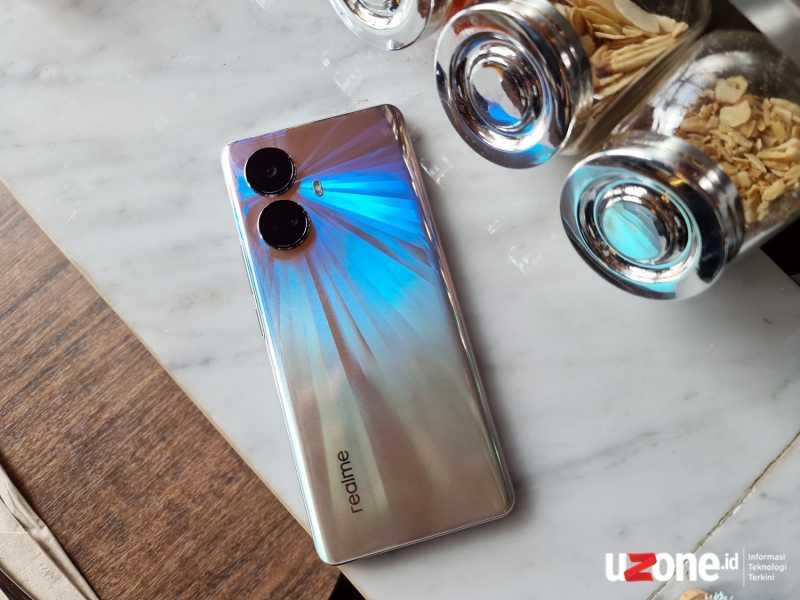 Plus Minus Realme 10 Pro+, Ngandelin 'Layar Melengkung' Doang?