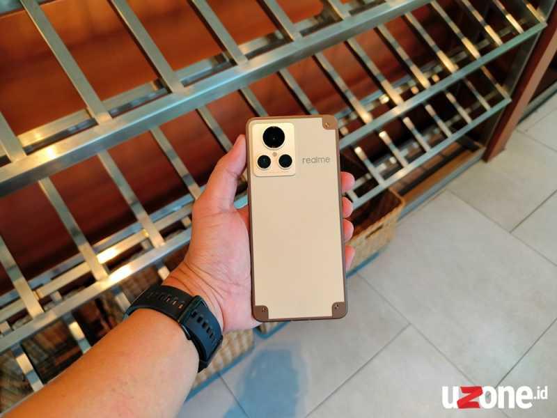 FOTO: Tampang Retro dan Berkelas Realme GT 2 Explorer Master