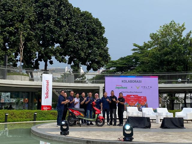 Ojol Merapat! Telkomsel dan Volta Siapkan Paket Bundling Motor Listrik