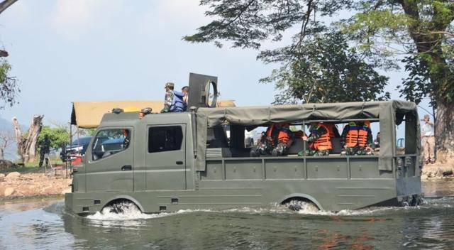 Truk Hino Ranger Disulap Bisa Hidup di Dua Alam