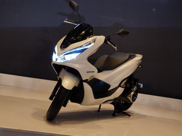 Motor Listrik Berwujud Honda PCX Resmi Diluncurkan