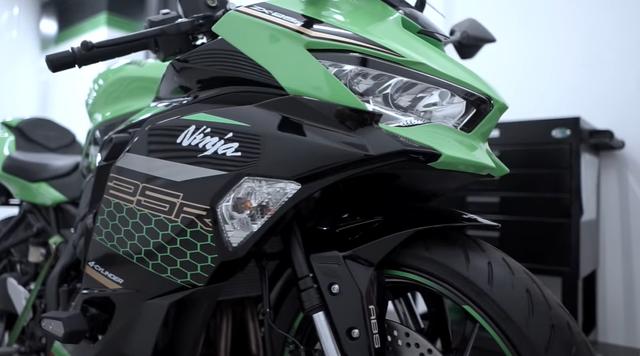 Teriakan Knalpot Kawasaki 250 cc 4 Silinder Bikin Netizen Bule Ngiri 