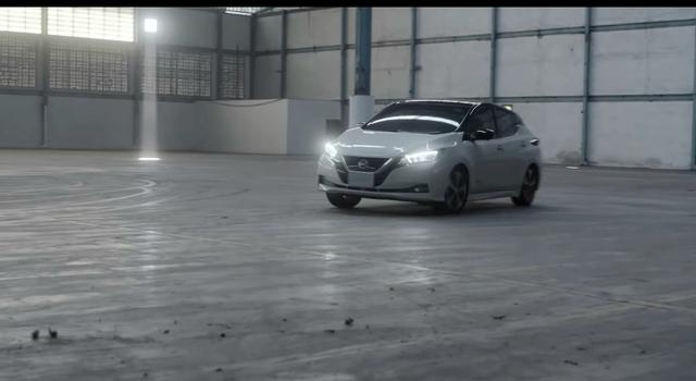 Nissan Leaf Dipakai Drifting? Bisa Ternyata!