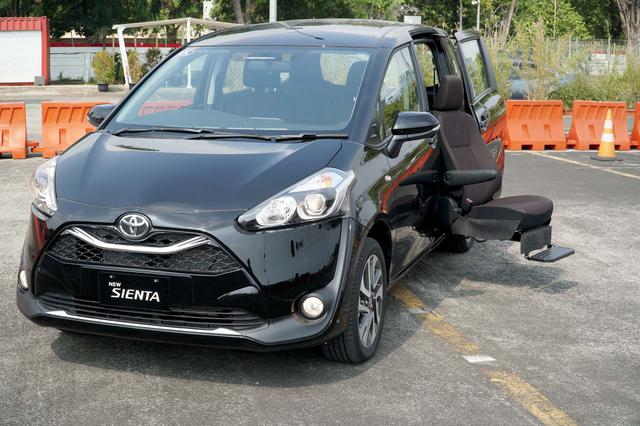 FOTO: Toyota Sienta Welcab, Kursi BIsa Bergerak Keluar 