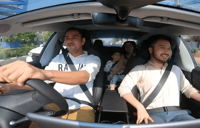 Review Raffi Ahmad Soal Tesla Model 3, 'Si Mobil Anti Ganjil-Genap'