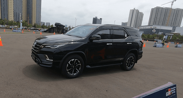 Adu Fitur Mitsubishi Pajero Sport vs. Toyota Fortuner, Lebih Canggih Mana?