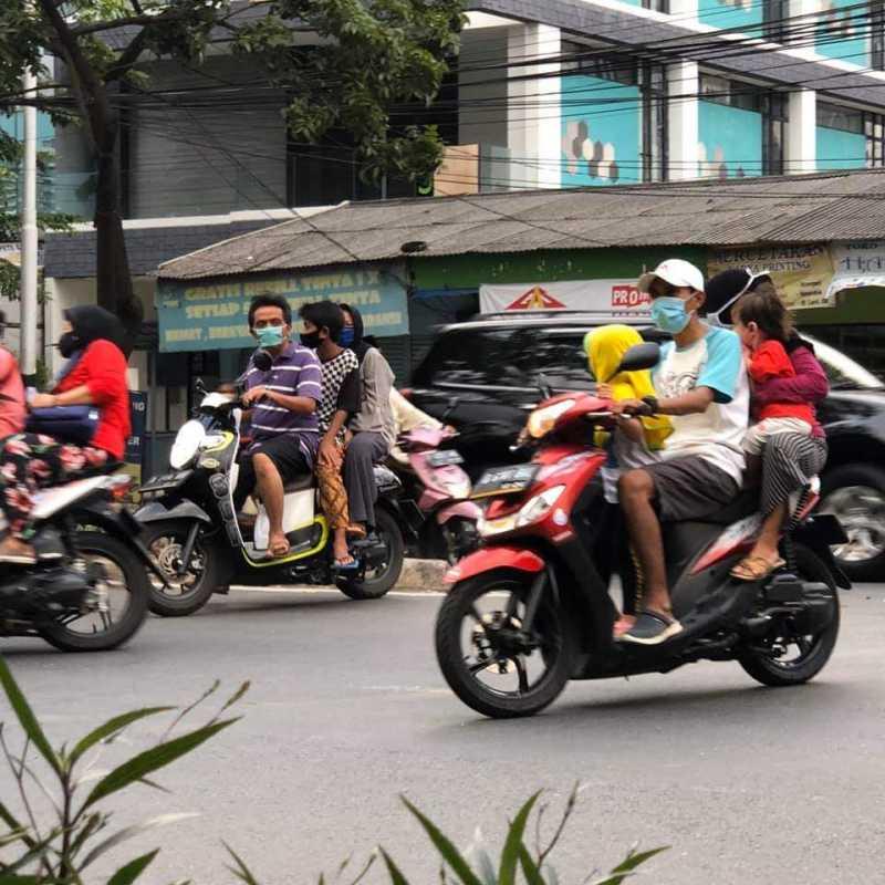 Bahaya! Saat PSBB Banyak Bikers Pakai Masker Tapi Gak Pakai Helm