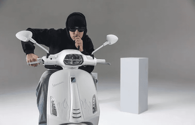 Justin Bieber, Disayang Vespa Tapi 'Dikutuk' Ferrari