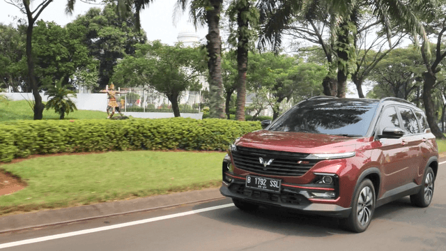 Mencoba Fitur  Wuling Almaz RS yang Katanya Canggih