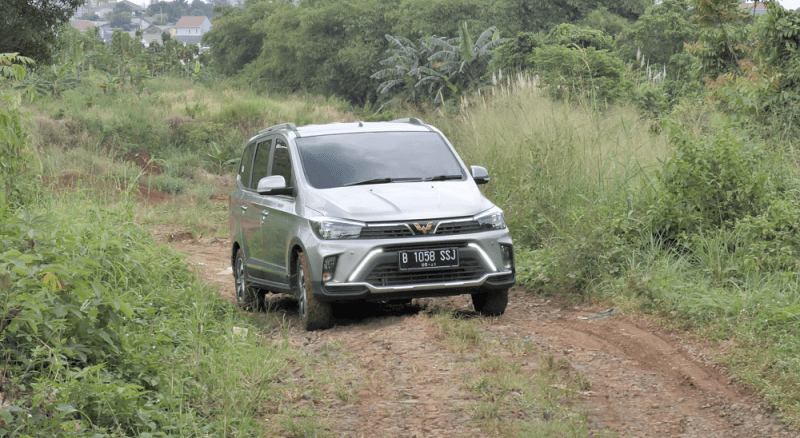 FOTO Test Drive Wuling Confero s Facelift