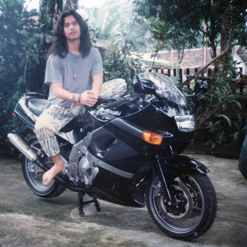 Kawasaki Ninja ZX600 R Jadi Tongkrongan Ahmad Dhani Muda