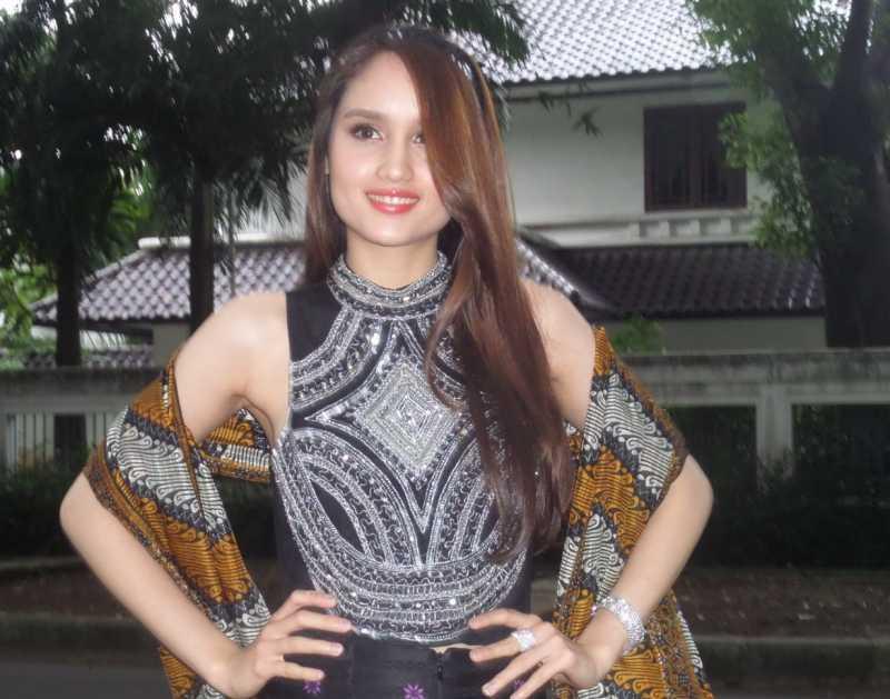 Cinta Laura Tanggapi Penolakan FPI Digelarnya Jember Fashion Carnaval