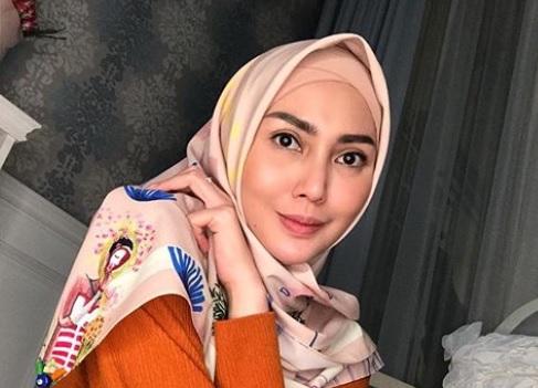 Kisah Fenita Arie Berhijrah, Sempat Konflik dengan Arie Untung