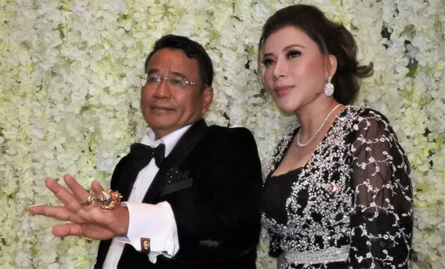 Tajir Melintir, Hotman Paris Ternyata Beri Kado Ini kepada Syahrini