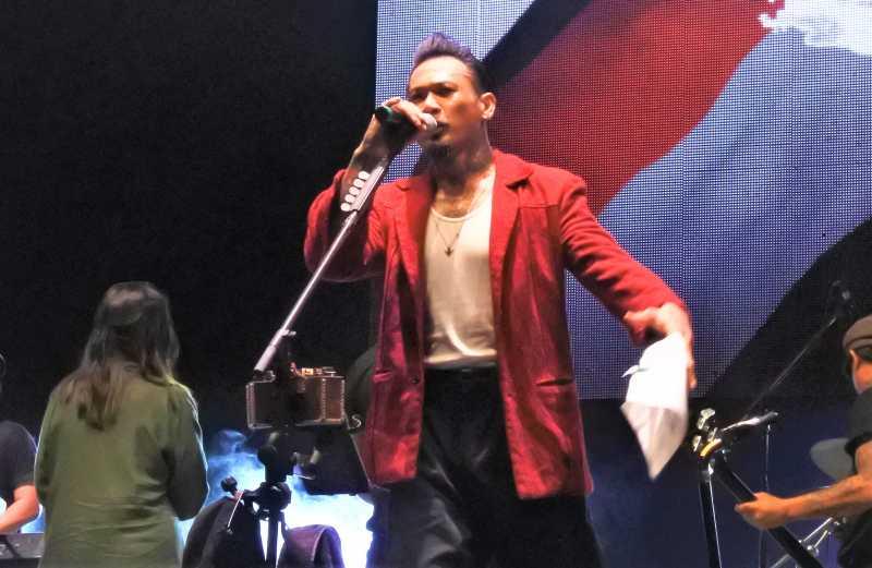 Pesan Politik Jerinx \'SID\' saat Buka Konser Iwan Fals