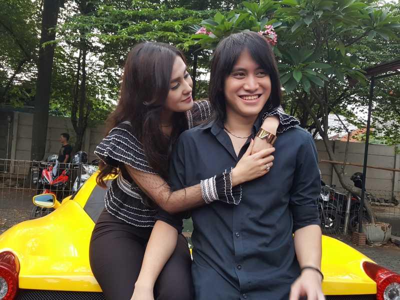 Saat Jatuh Miskin, ke Mana Kevin Aprillio dan Vicy Melanie Kencan?