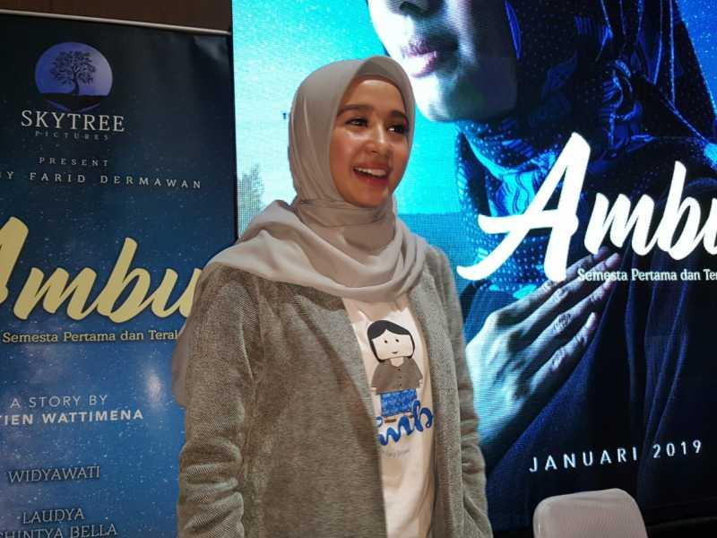 7 Cerita Seru Laudya Cynthia Bella Selama Syuting \'Ambu\' di Baduy