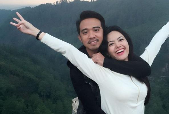 Oh, Ini Foto Lelaki dan Diduga Ajian Pelet Milik Istri Roby Geisha