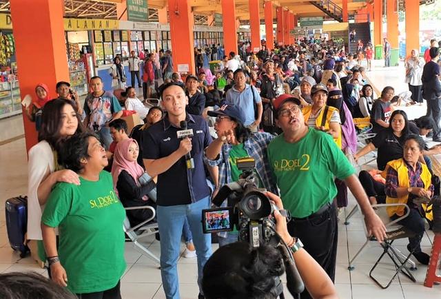 Doel, Sarah dan Zaenab  Ikut Pantau Arus Mudik di Stasiun dan Terminal