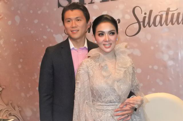 Mukena Pin Emas Syahrini <i>Sold Out</i>, Ditjen Pajak Tagih Pajak Rp1,7 M