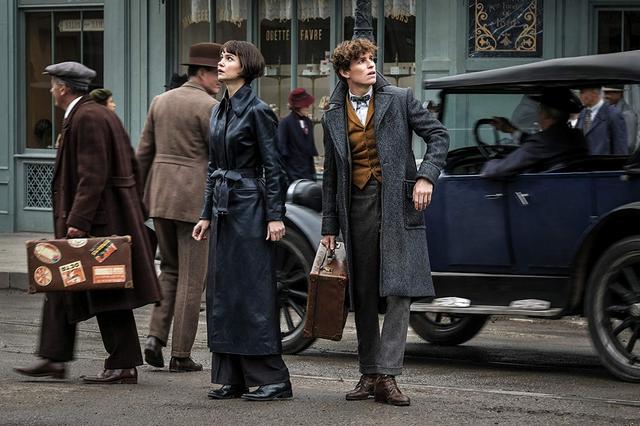 Resensi Film: ‘Fantastic Beasts: The Crimes of Grindelwald’ Disesaki Cerita yang Tidak Fantastis