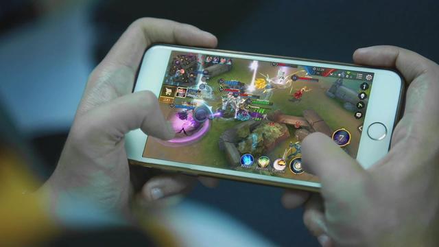 Kecanduan Main Arena of Valor, Pria Ini Ceraikan Istri dan Abaikan Anaknya