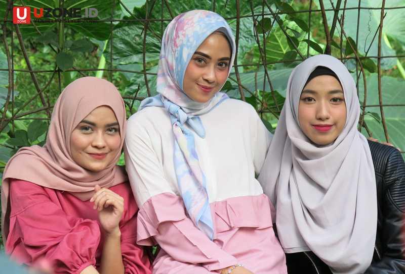 Hijaber Cantik Noura Kunjungi Uzone.id