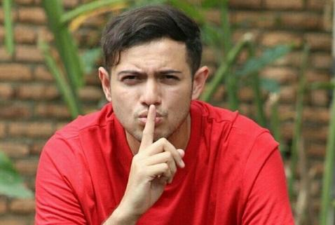 Rifky Balweel Jadi Penyanyi Rock yang Playboy