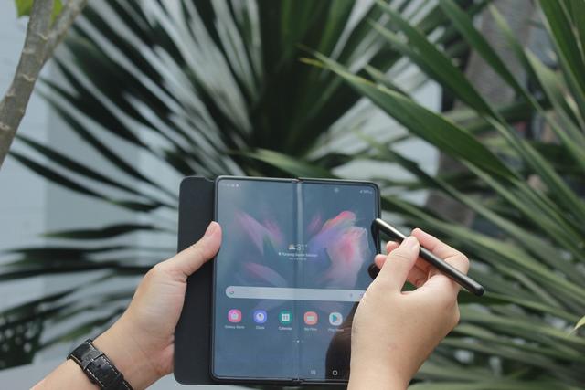 Fungsi Keren 5 Kamera di Galaxy Z Fold3