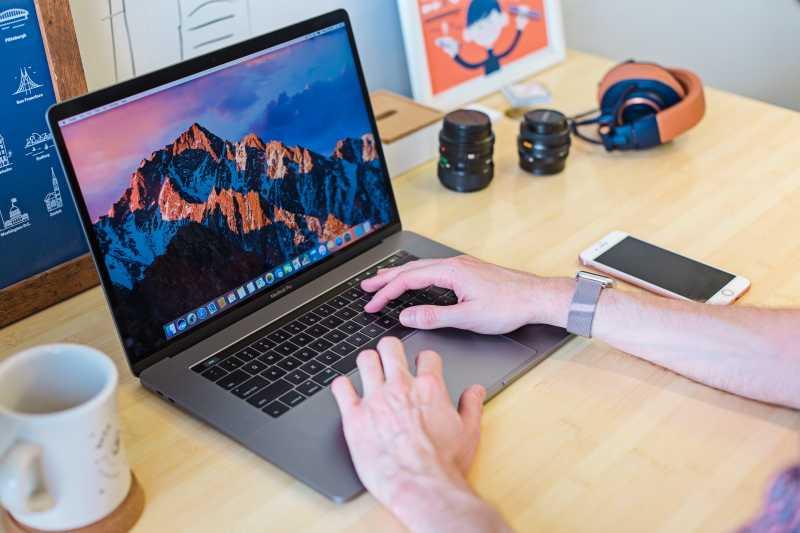 Kapan MacBook Kebagian Fitur Face ID?