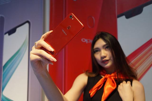 Oppo F7 Punya Kamera 25 MP, Siap Jadi Alternatif iPhone X