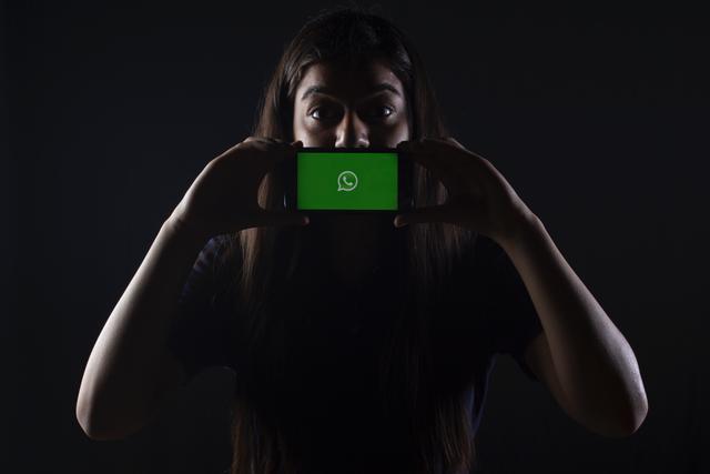 Grup WhatsApp Masih Dipakai Sebar Video Pelecehan Anak