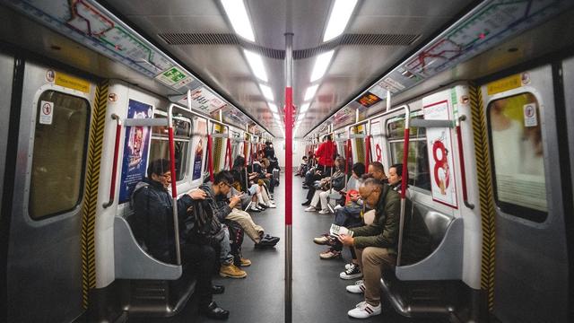 Belajar dari Masyarakat Luar Negeri, Ini Etika Naik MRT di Jakarta