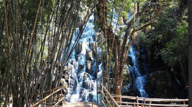 Menikmati Pesona Air Terjun Unik Tujuh Tingkat di Lahat