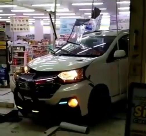 Avanza Mundur Seruduk Indomaret, Apa Pesan yang Bisa Ambil?