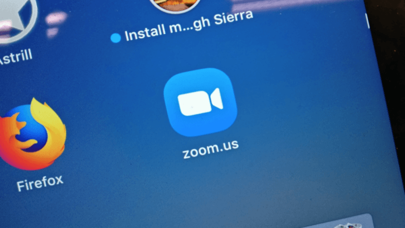 Perlu Gak Sih Indonesia Larang Sekolah Video Call Pakai Zoom?