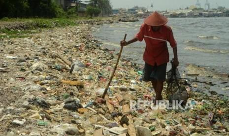 Penggunaan Kantong Plastik Harus Dikurangi